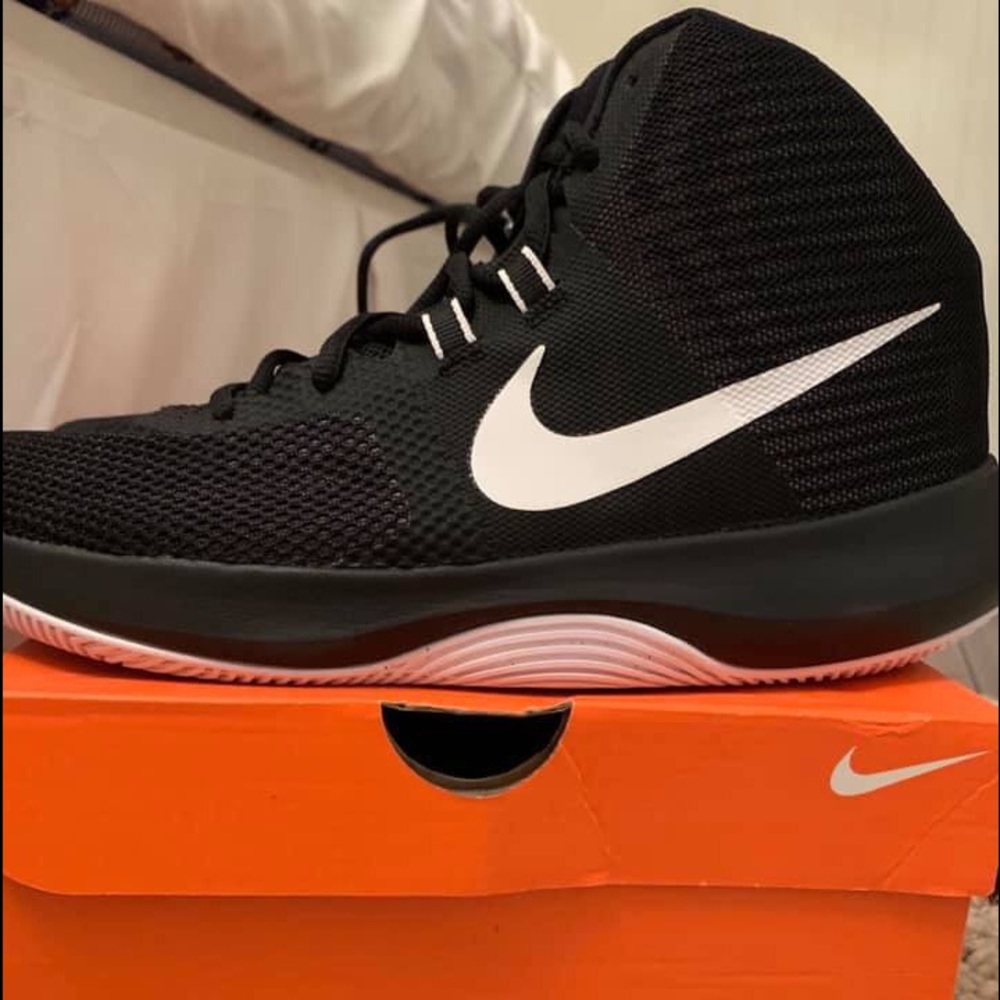 Never worn basketball shoes